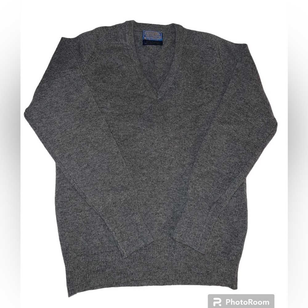 Pendleton V-neck long sleeve sweater, 100% pure virgin wool, heather grey, sz M